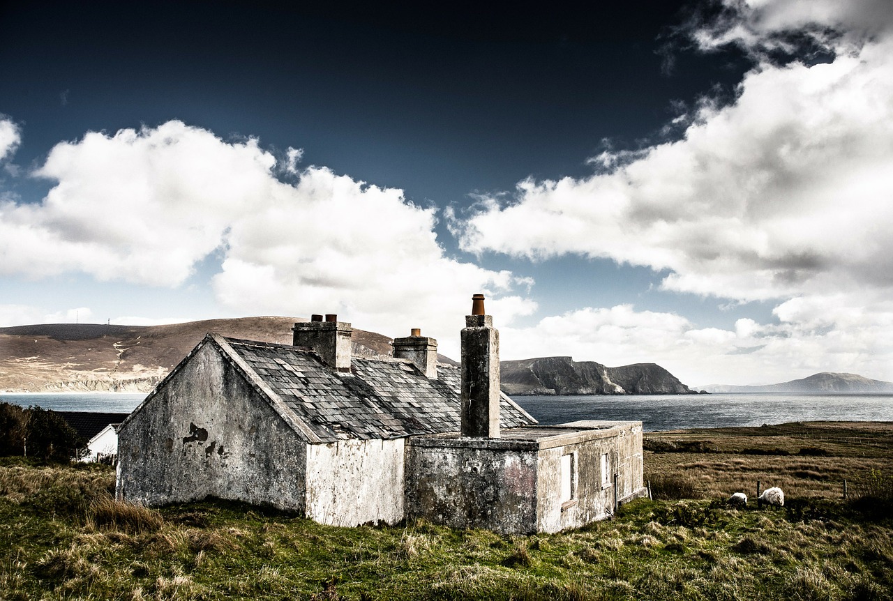 hut-209466_1280